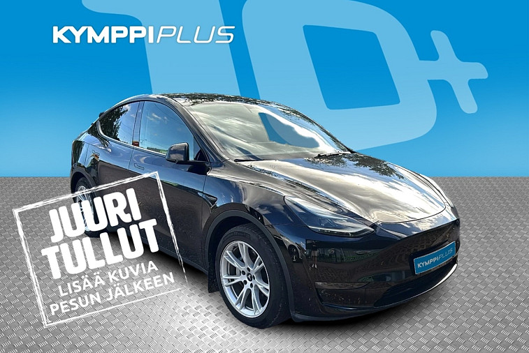Tesla Model Y Long Range - Tyylikäs Long Range Model Y - Vetokoukku, Kahdet renkaat vanteilla