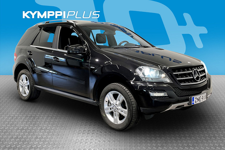 Mercedes-Benz ML 350 CDI BE 4Matic - Kattavasti varusteltu ja iso Mercedeksen maasturi! Nahat / Kattoluukku / Navi / Koukku / Webasto