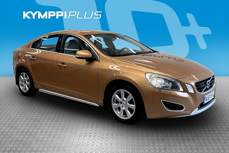 Volvo S60 D5 AWD Summum aut / Acc / Koukku / Kamera / Navi / Blis / Webasto - Kuskin muistipenkki / Audio 'High Performance / Tutkat /