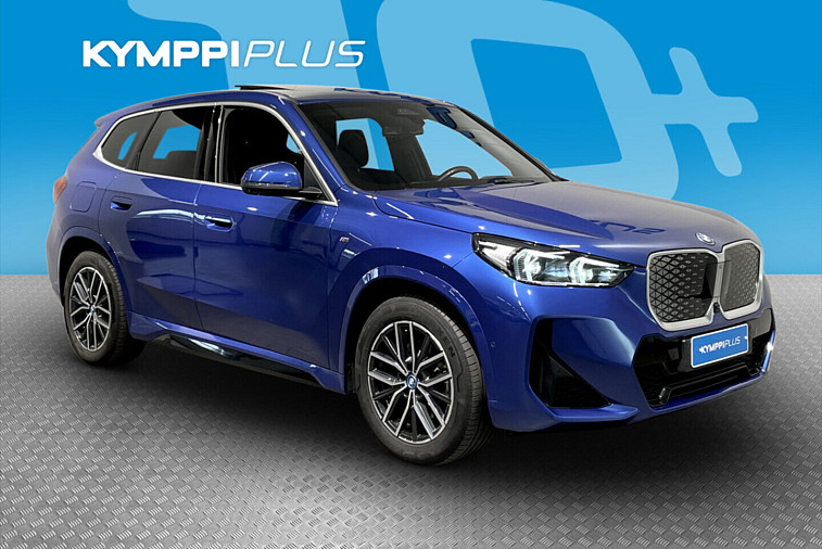 BMW iX1 U11 30 xDrive M Sport - Koukku / Adapt. LED / Keyless / Hud / Lasikatto / Innovation-paketti