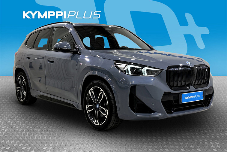 BMW iX1 U11 30 xDrive M sport - ** ACC / Harman Kardon- äänentoisto / HUD / KeyLess / 360 kamera / Lasikatto / Sport- penkit **