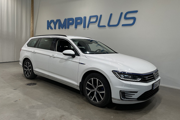 Volkswagen Passat Variant GTE Plug-In Hybrid 160 kW (218 hv) DSG-automaatti - ** Digimittaristo / Koukku / Webasto / Suomi-auto **
