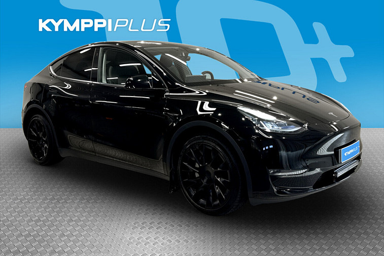 Tesla Model Y Long Range - SoH 92 % / 2x renkaat ja vanteet / Koukku / Lämpöpumppu / Lasikatto / ACC