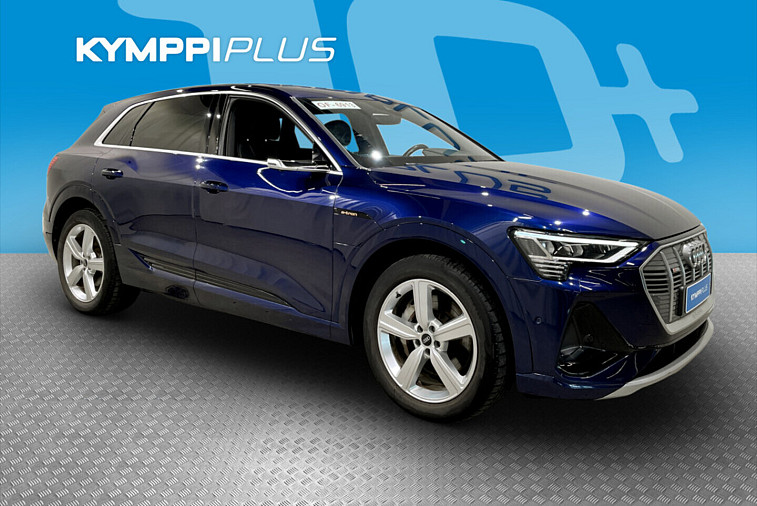 Audi e-tron S line 55 quattro Akkutesti SoH 92,4 % / Akkutakuu 8 v (160 000 km) / Ilmajousitus / Head-Up Display - S line sisä ja ulkopaketit, ilmajousitus, vetokoukku, 360 kamera, Nahkaverhoilu, Sähkösäätöiset etuistuimet, Kuljettajan istuin muistilla. Kotiintoimi