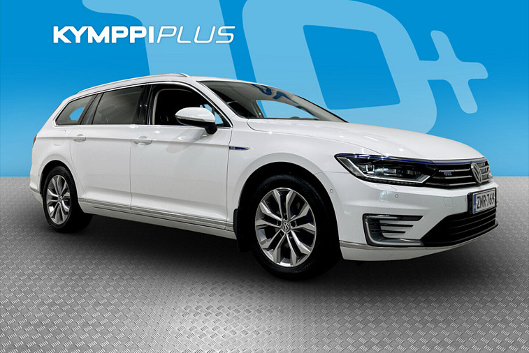 Volkswagen Passat Variant GTE Plug-In Hybrid 160 kW (218 hv) DSG-automaatti - Vetokoukku / Moottorinlämmitin ja sisäpistoke / Adapt. vakkari / Peruutuskamera / Alcantara / LED