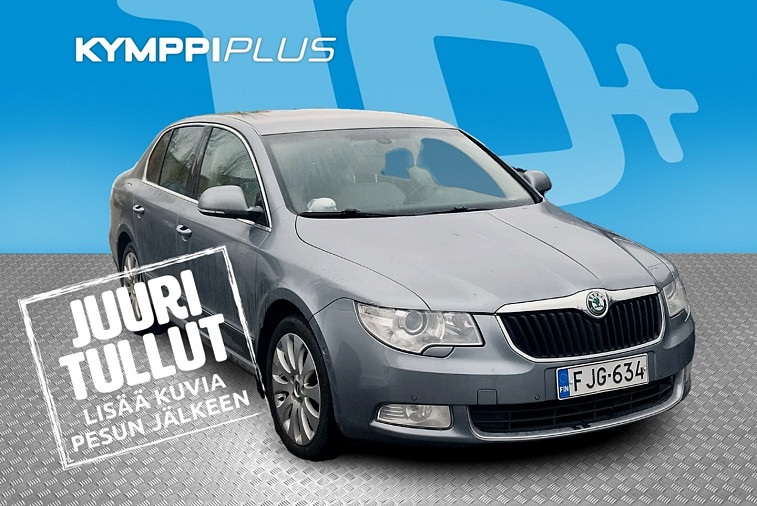 Skoda Superb 1,8 TSI Elegance DSG / Vetokoukku / Moottorinlämmitin ja sisäpistoke / Bi-Xenon / Kattoluukku / Sähköistuimet edessä - Moottorinlämmitys sisäpistokkeella- ja puhaltimella / Bi-Xenon -valot / Vetokoukku / Hieno vaalea nahkaverhoilu / Kuljettajan istuimessa
