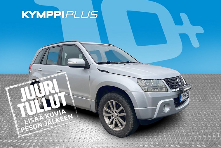 Suzuki Grand Vitara 2,4 VVT 4WD 5D 4AT - Neliveto, automaattivaihteisto, automaatti-ilmastointi, sadetunnistin, taittuva 60/40-takaistuin, tavaratilan suojaverho, takasumuvalo, jakopää ketjulla, kevytmetallivanteet, nastarenkaat