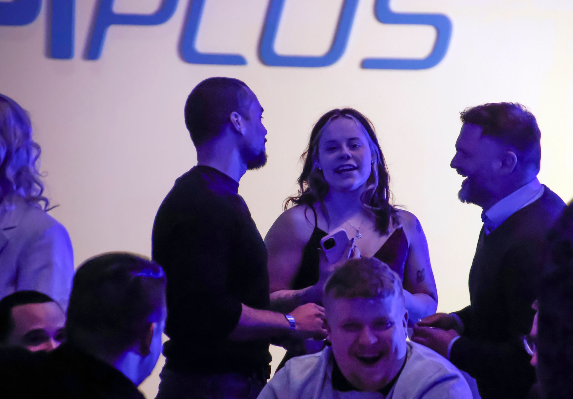 KymppiPlus työntekijät puhaltavat hyvin yhteen