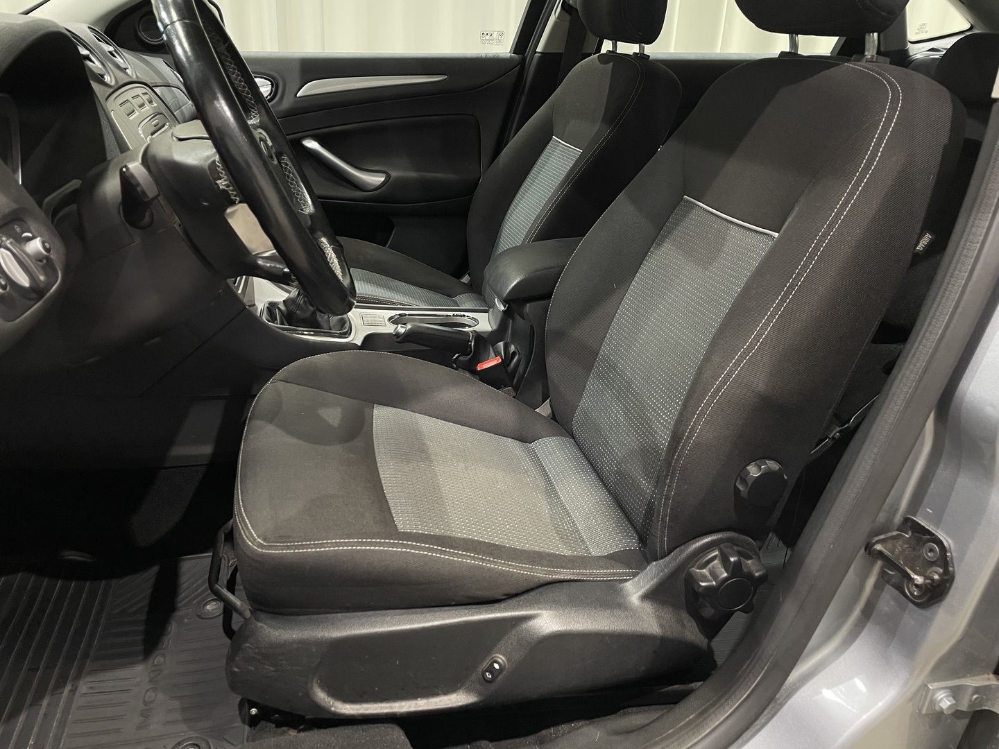 Ford Mondeo 2010, photo 5/26