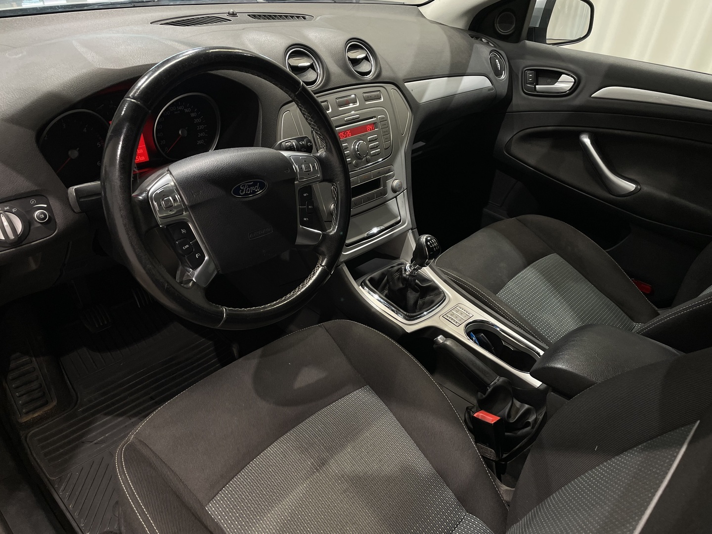 Ford Mondeo 2010, photo 6/26